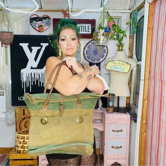 Green and Tan Structured Tote with Gold Hardware - Picture 4 of 16